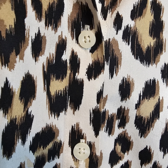 Chico's Women's Animal Print Long Sleeve V-Neck Button Up Top Size Large 16 / 18 - Picture 5 of 13